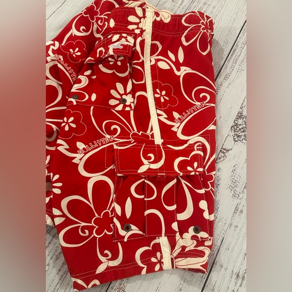 Vintage Hollister Men’s M. Red Hawaiian Floral & Logo Cargo Swim Trunk Shorts - Picture 10 of 13